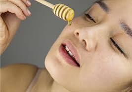 Simak! Ini 5 Efek Samping Madu untuk Wajah