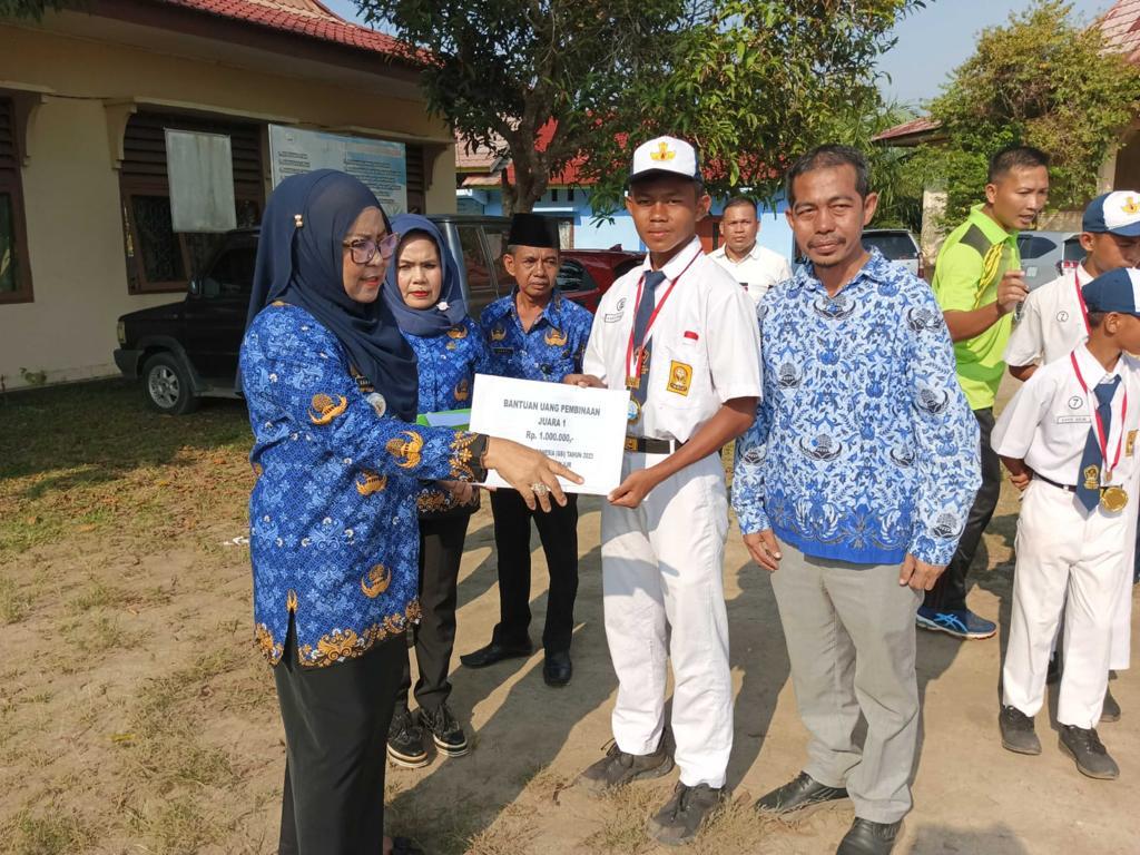 Camat Indralaya Selatan Berikan Uang Pembinaan, Peserta GSI Juara 1