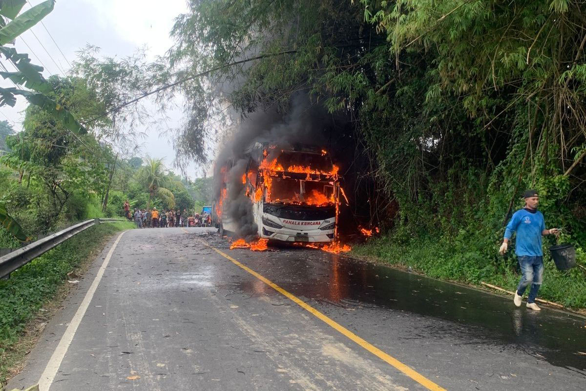 Bus Pahala Kencana Terbakar di Bangkalan, Polisi Temukan Rokok Ilegal