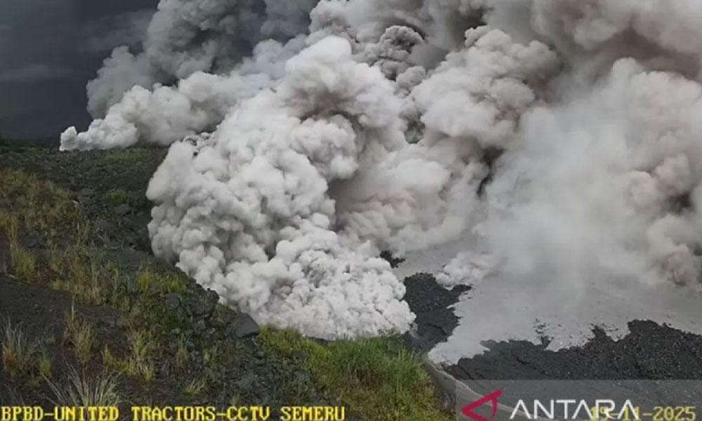 Gunung Semeru Erupsi, BPBD Lumajang Turunkan Tim Reaksi Cepat 