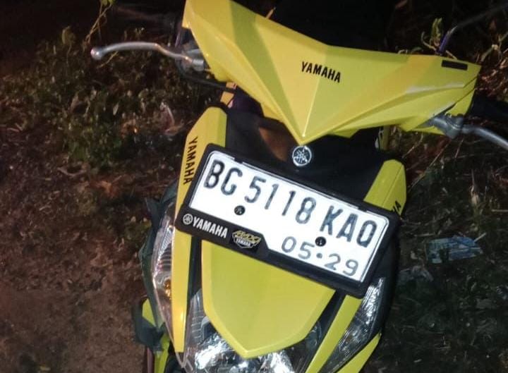 Sepeda Motor Adu Kambing di Jalintim Desa Muarabaru, 1 Penumpang Tewas