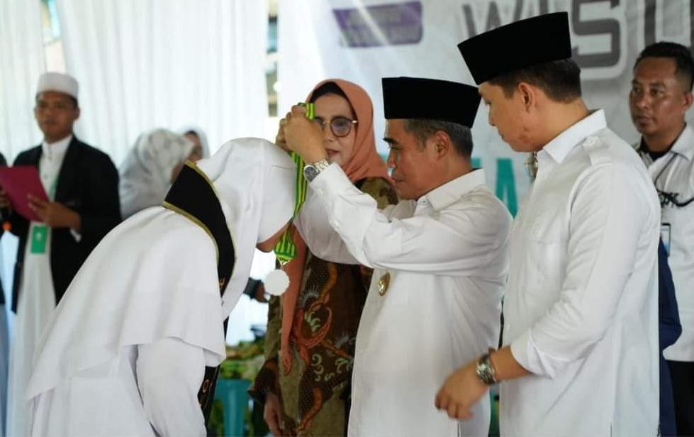 Wabup H Ardani  Wisuda Santri Tahfidz Pengeran Abdul Wahab