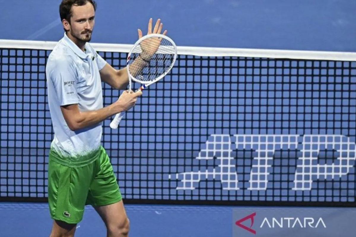 Lolos ke Perempat Final China Open 2025, Medvedev Tantang Zverev