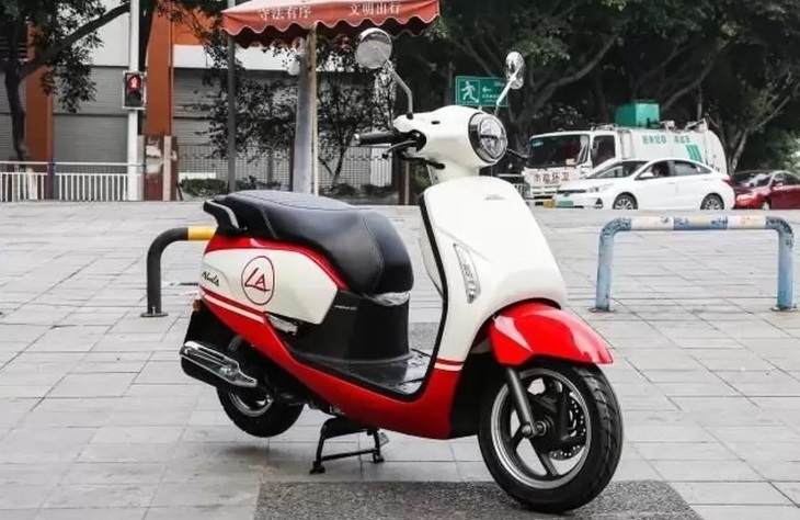 Honda NS125LA : Skutik Mungil, Desain Klasik dengan Fitur Kekinian