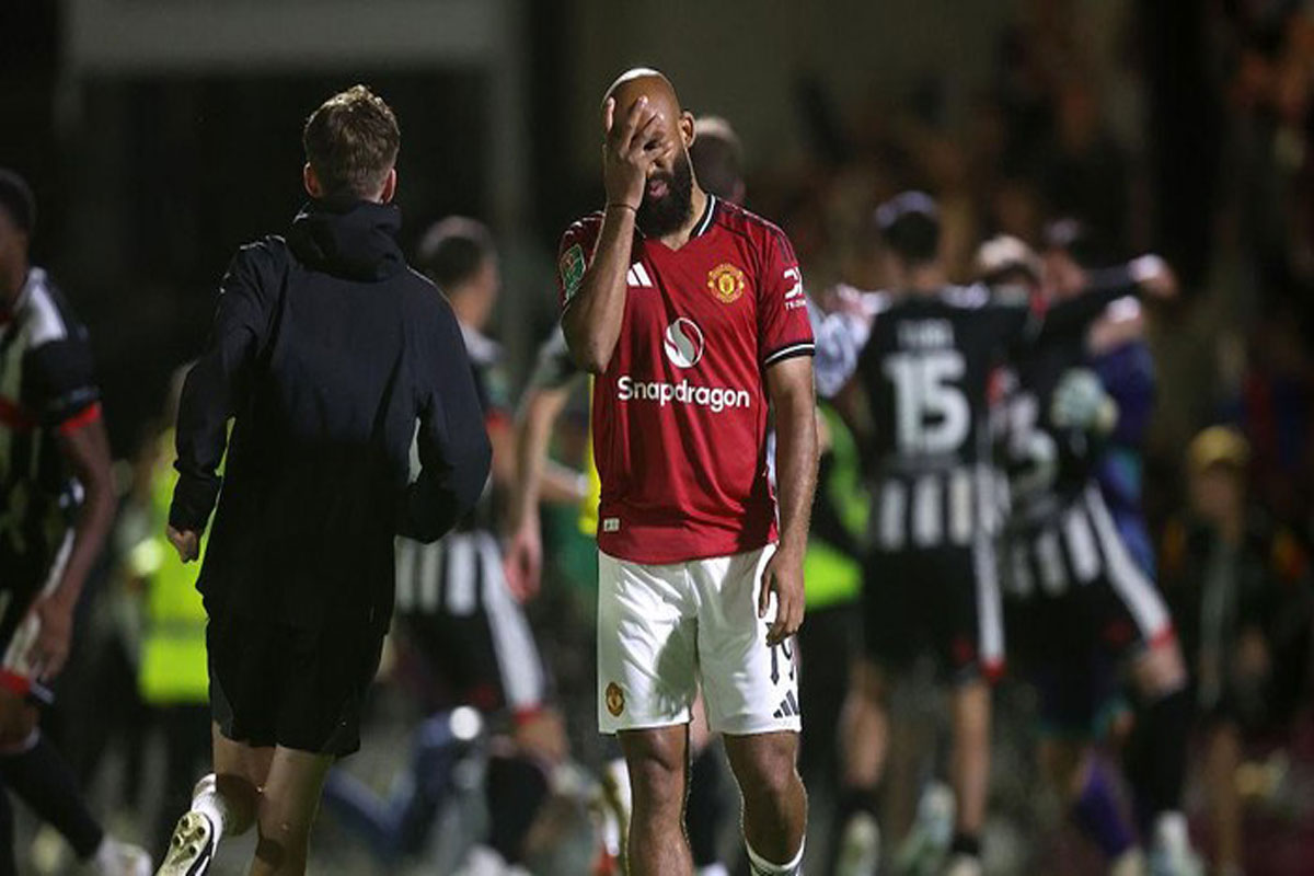 Piala Liga Inggris - MU Kalah  Adu Penalti dari Tim Divisi 4, 26 Eksekutor Harus Turun