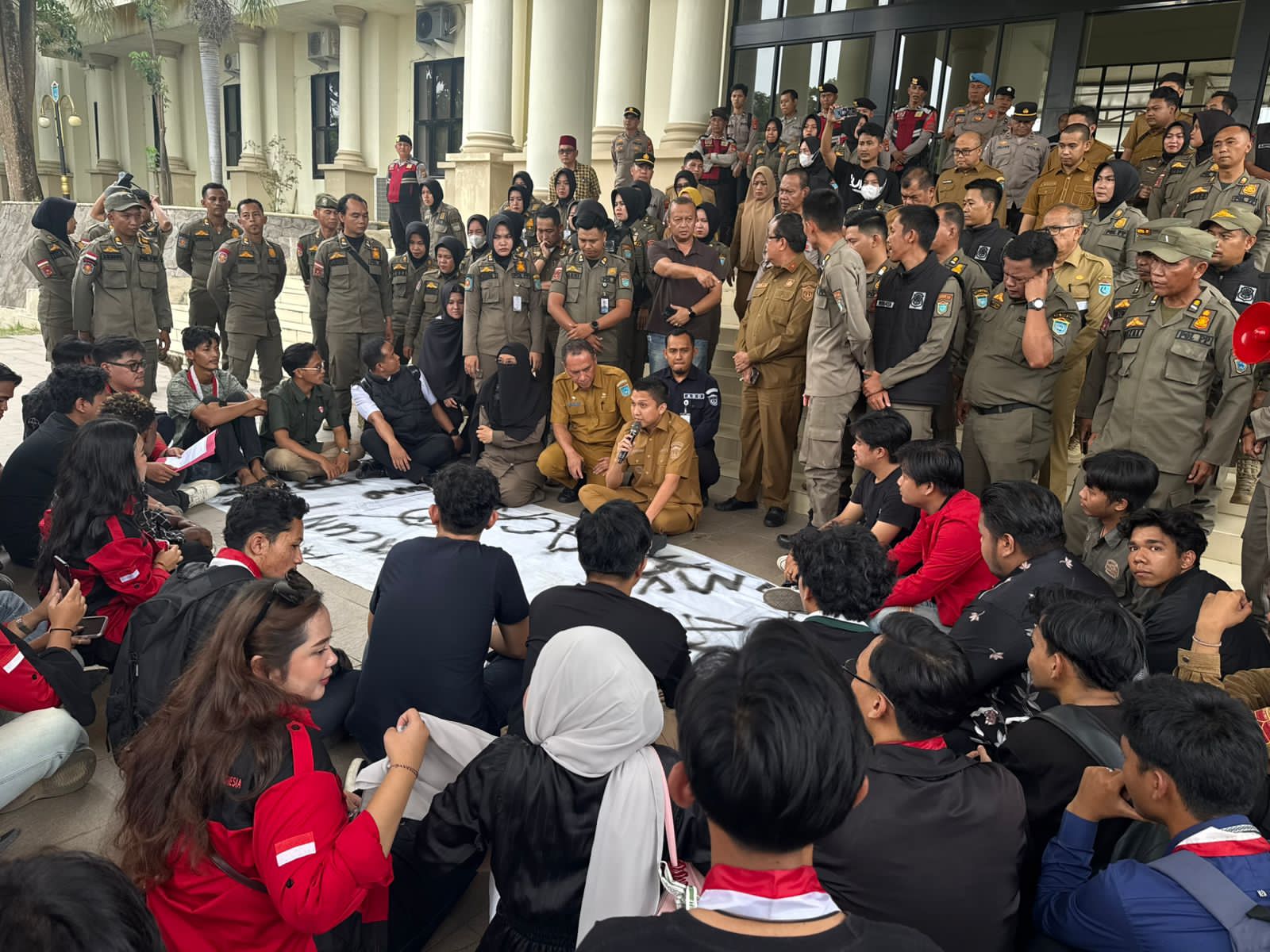 GMNI Cabang Ogan Ilir : Tindak Tegas  Dapur MBG Tidak Standar, Demo di Kantor Bupati