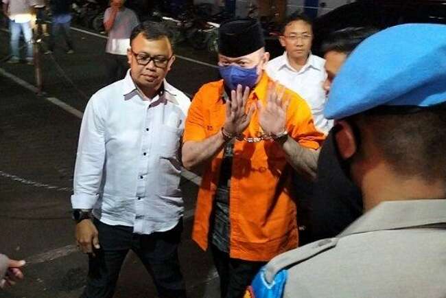 Tidak Diperlakukan Khusus, Tangan Irjen Pol Teddy Minahasa Diborgol dan Pakai Baju Tahanan Polda Metro Jaya 