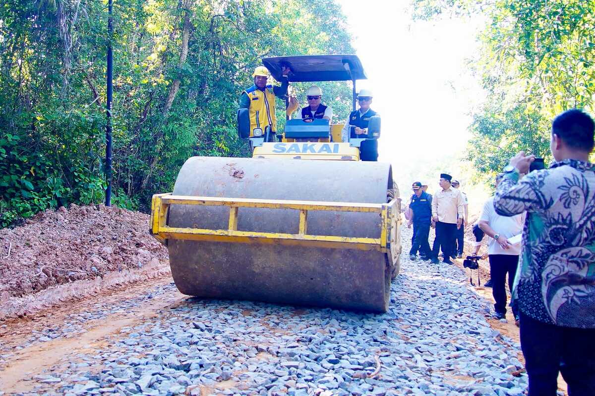 Jalan C5-Rimba Ukur Diperbaiki, Bupati Muba Tinjau Langsung Perbaikan 