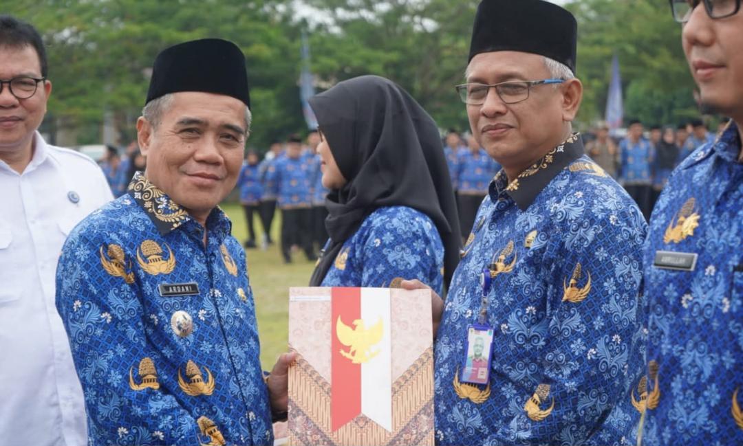 Wabup H Ardani Pimpin Apel Gabungan, Serahkan Kenaikan Pangkat