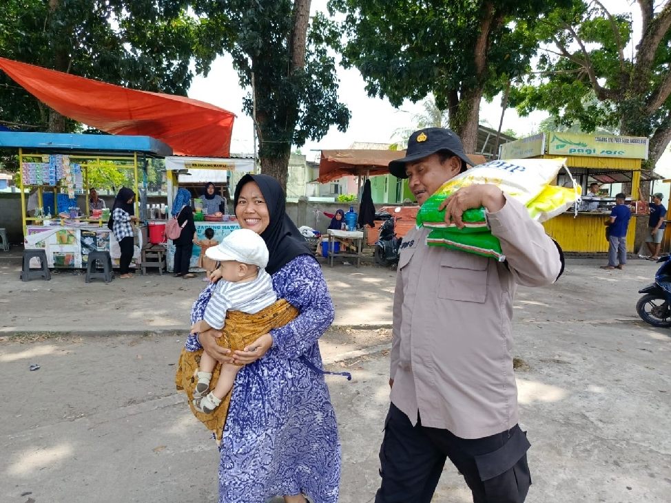 Ada 5 Ton Beras Dengan Harga Murah ,Polsek Tanjung Batu  Lakukan Pengamanan