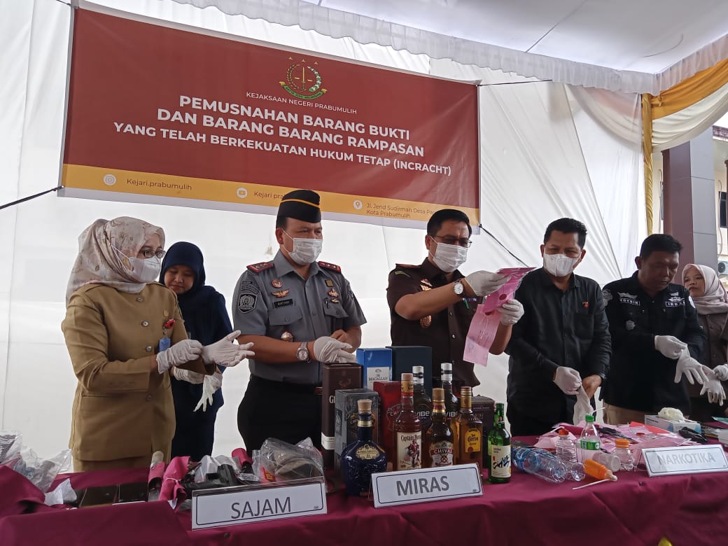 Kejari Prabumulih Musnahkan Barang Bukti Rampasan