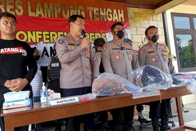 Polisi Tembak Mati Temannya Terancam Hukuman Mati, Hasil Reka Ulang Tak ...