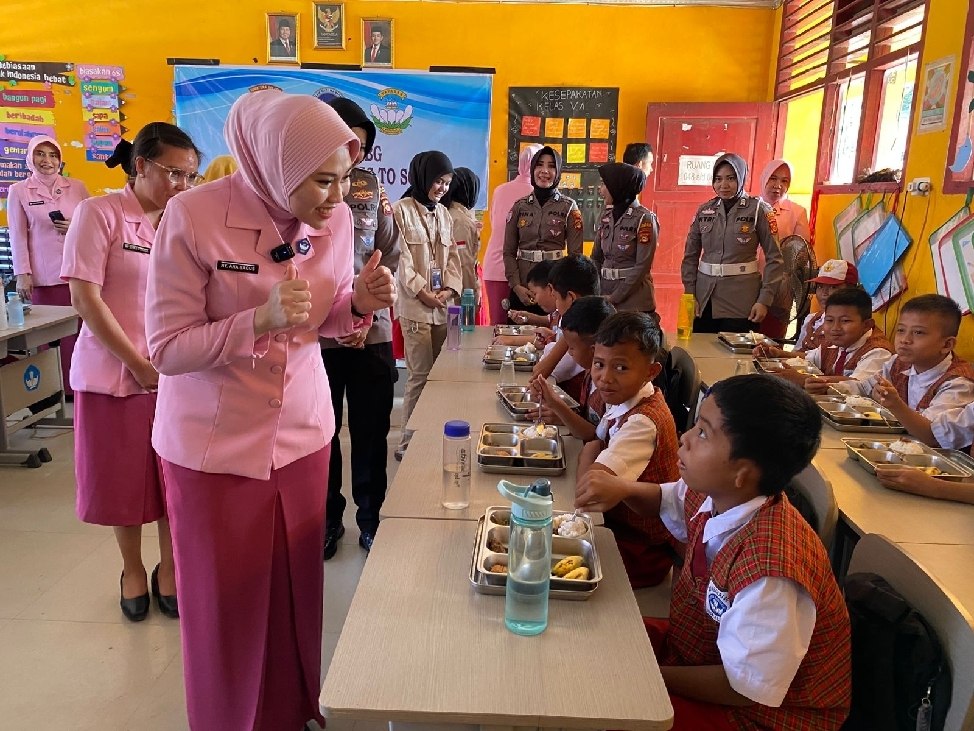 Bhayangkari Cabang Ogan Ilir Lakukan Kunjungan Program MBG di SDN 05 Indralaya