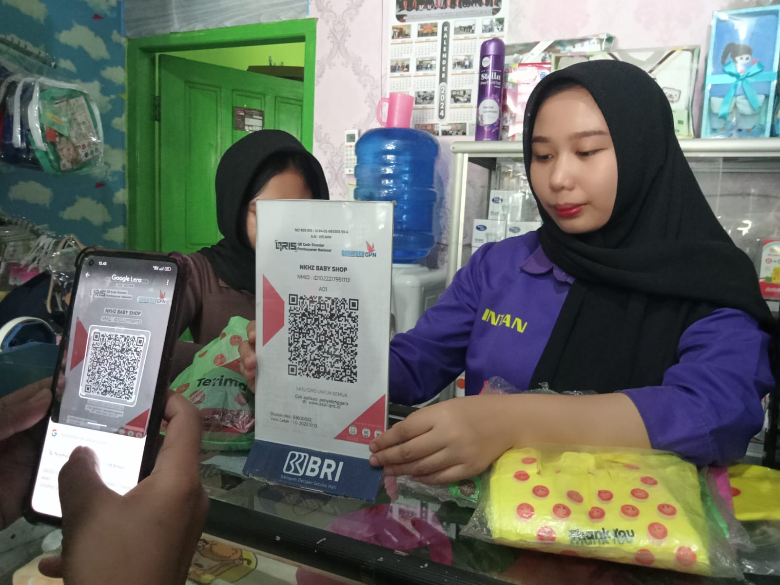 Belanja Praktis, Pakai QRIS , NKHZ Baby Shop Tumbuh Bersama QR Code BRI