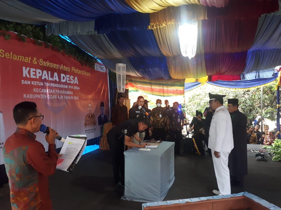 Pelantikan Kades Tanjung Lalang, Bupati Sebut Pilkades Ogan Ilir Paling Sukses Di Indonesia