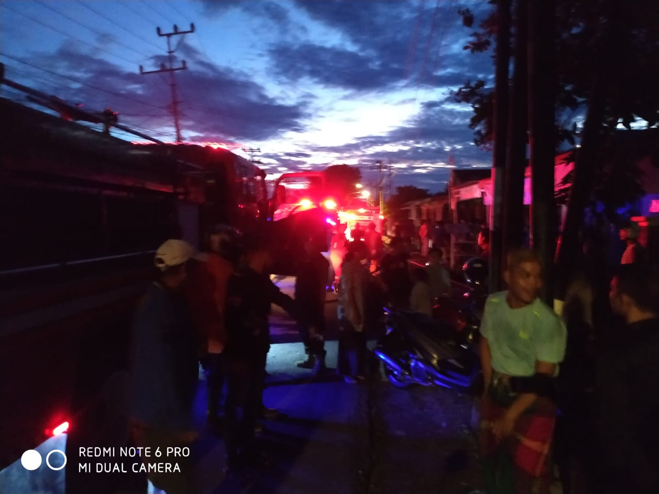 Kebakaran di Depan Kantor PLN Sekayu, Damkar Pemkab Muba Bertindak Cepat
