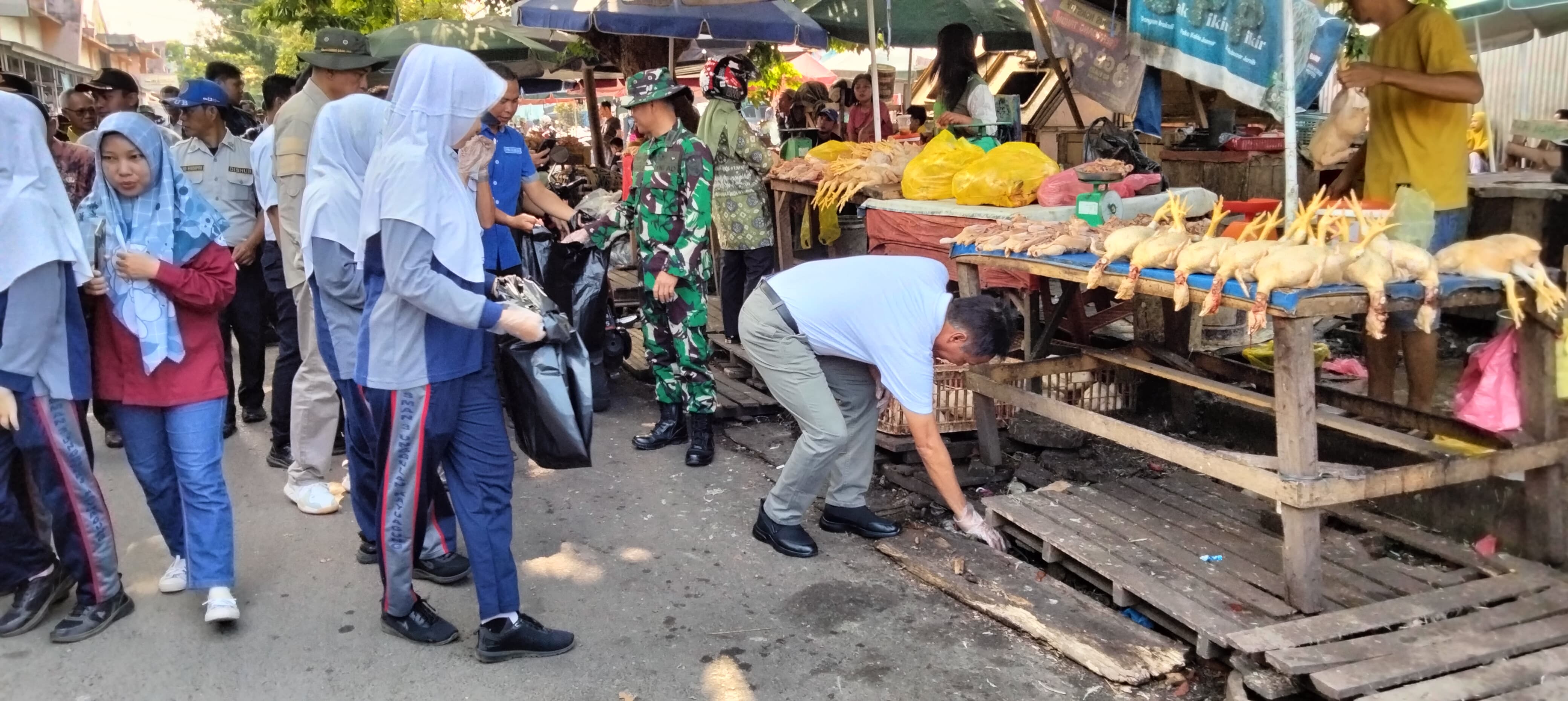 Jelang HUT TNI ke-79, Kodim 0402 OKI-OI Gelar Karya Bakti