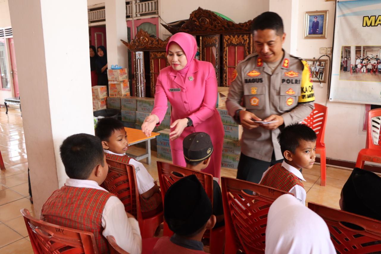 Polres Ogan Ilir Peduli Anak Yatim Piatu, Berikan Santunan