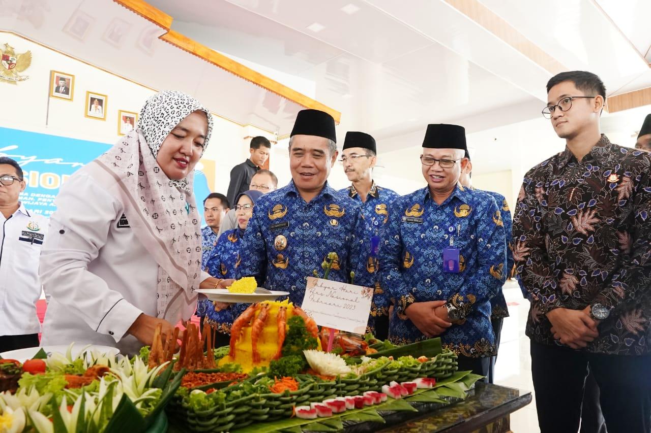 Gebyar HPN, PWI Ogan Ilir-Baznas-Dinsos Bagi-Bagi Sembako dan Potong Tumpeng