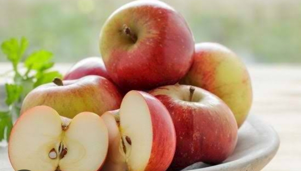 5 Manfaat Rutin Mengonsumsi Buah Apel di Pagi Hari, Wajib Kamu Coba Nih!