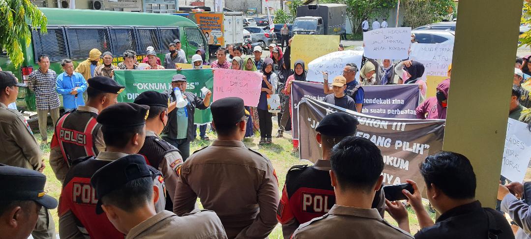 Kasus “Istrimu Istriku” Di Desa Ulak Segara Ogan Ilir, Diwarnai Aksi Demo, Ini Lokasinya 