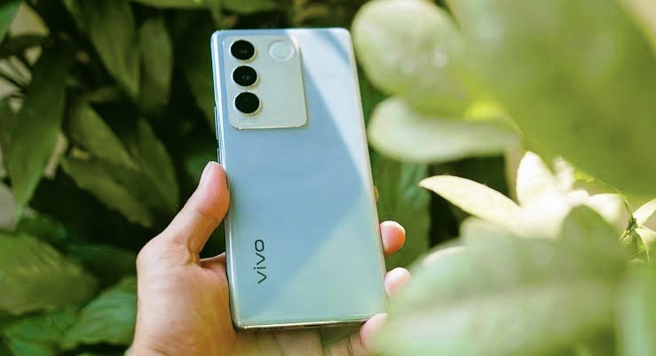 Vivo V27e Harganya Terjun Bebas: RAM 12 GB dan Refresh Rate 120Hz