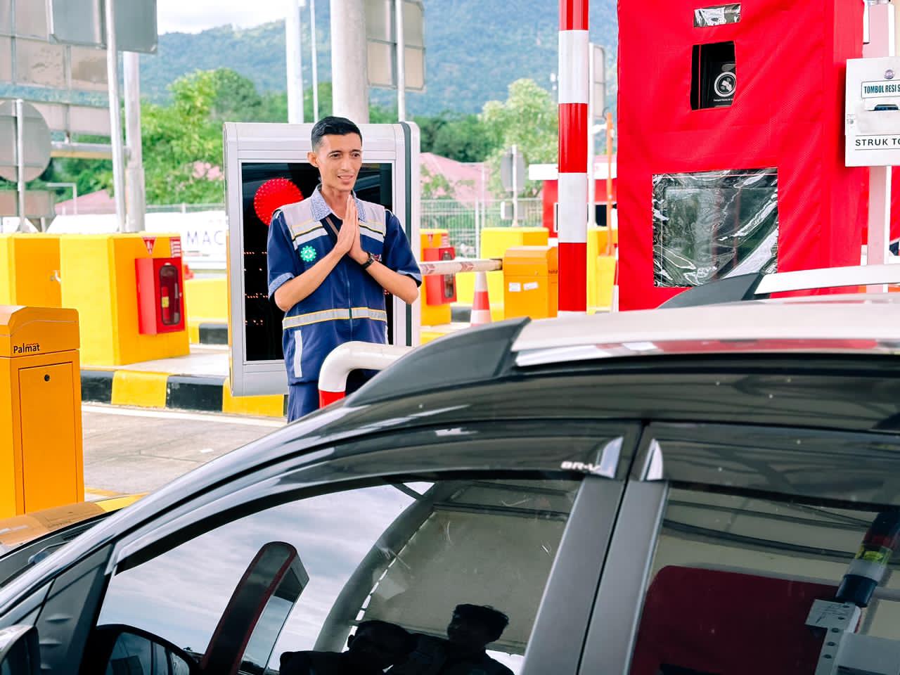 120.944 Kendaraan Lintasi Jalan Tol JTTS Saat Weekend Perayaan Imlek