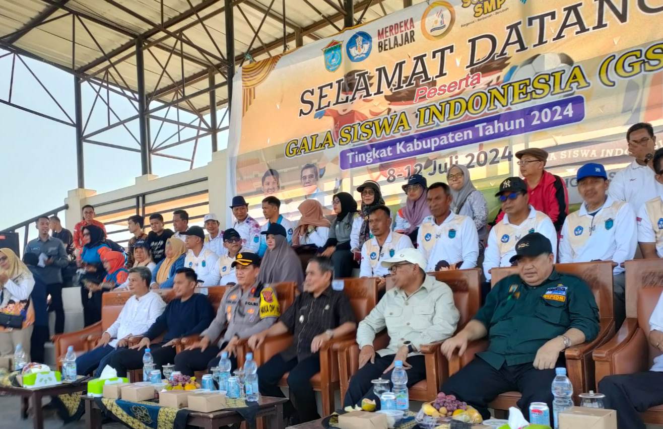 Final GSI, Wabup Ogan Ilir Tutup Usai Pemberian  Trofi 