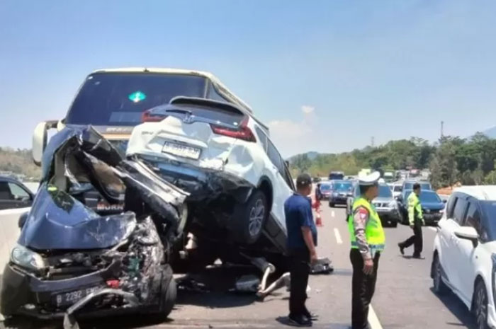 Kecelakaan Beruntun di Tol Semarang, 6 Mobil Terlibat