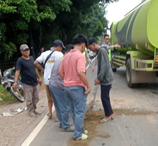 Truk Alami Rem Blong Tabrak Sepeda Motor, 1 Orang Tewas!