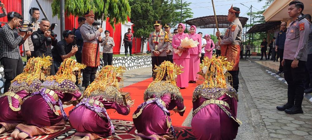 Kapolda Sumsel Umrohkan Penggali Kubur dan Mandikan Jenazah dari Warga Ogan Ilir