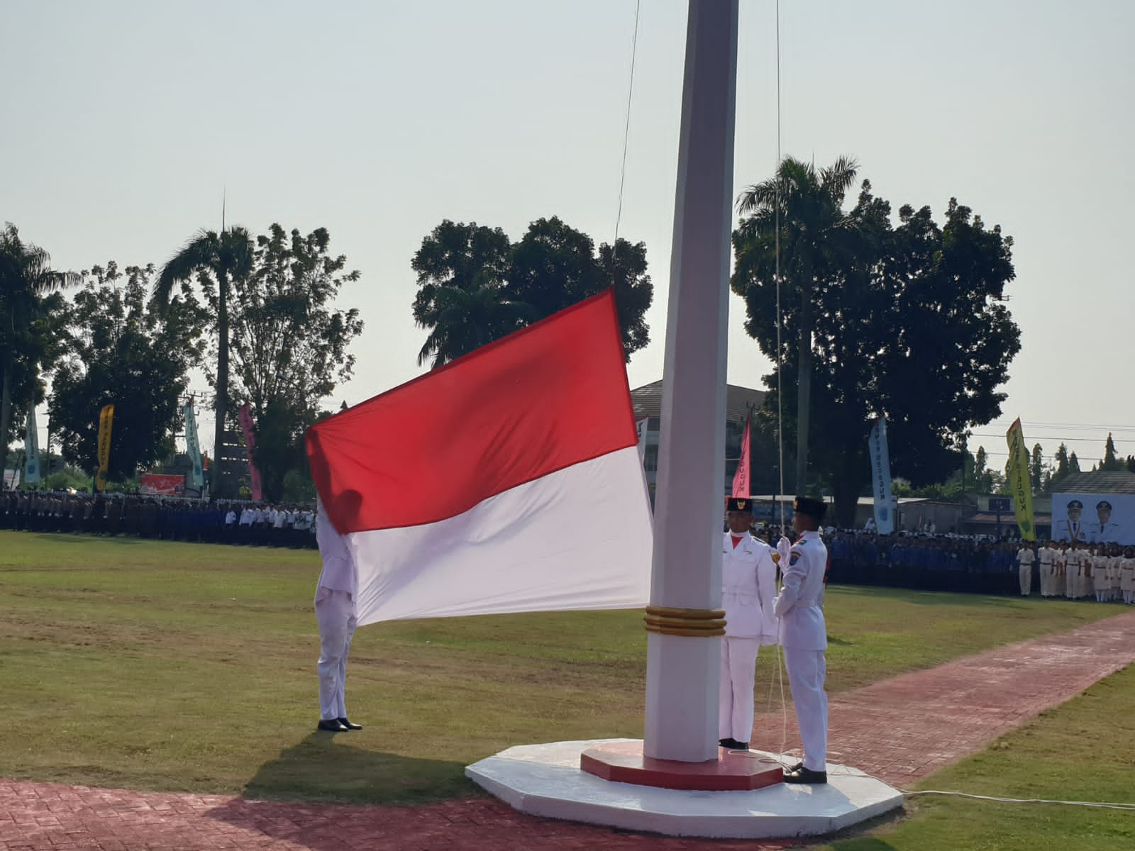 Usai Laksanakan Tugas, Anggota Paskibraka Ogan Ilir Menangis Haru