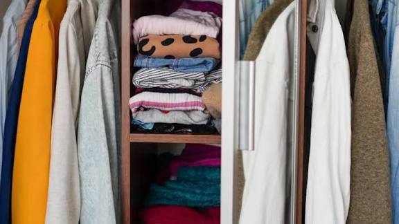 Inilah 6 Tips Mengatasi Bau Apek di Lemari Pakaian