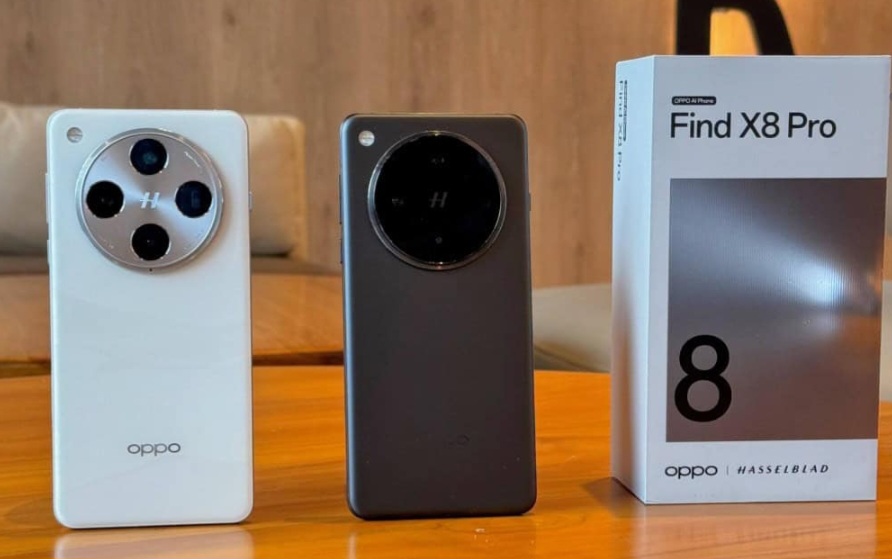 OPPO Find X8 Pro : Disupport Layar AMOLED dan Refresh Rate Adaptif 1Hz-120Hz