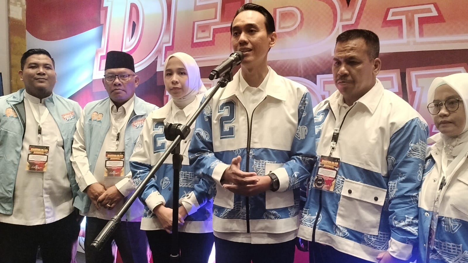 Debat Pilkada OKI, Pasangan Muri Tampil Beda dengan Seragam Khas Bumi Bende Seguguk 