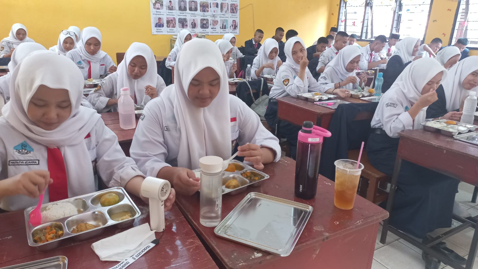 Program Spektakuler Makan Bergizi Gratis di SMAN 1 Indralaya Berjalan Lancar dan Sukses.