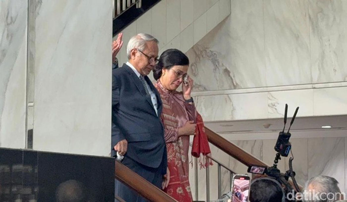  Momen Haru Perpisahan Sri Mulyani, Pegawai Antar Sampai ke Gerbang Kemenkeu 