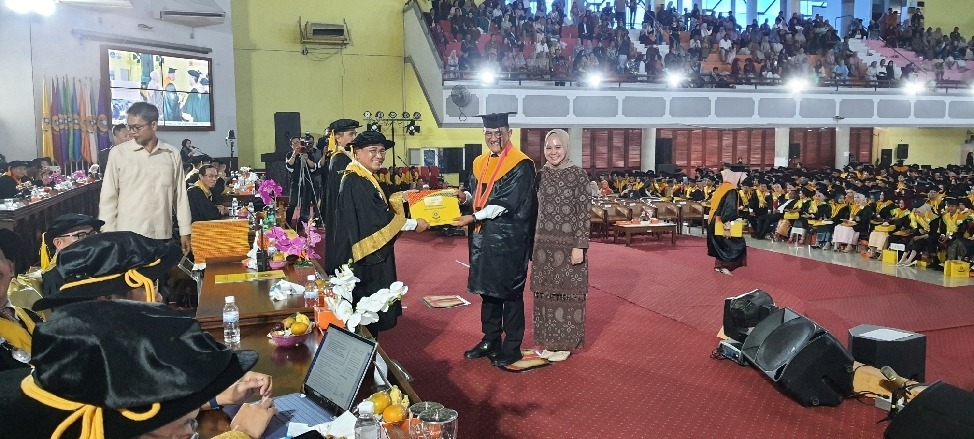 Sekda Provinsi  Sumsel Edward  Candra Bergelar Doktor, Ikuti  Wisuda Unsri Ke-180