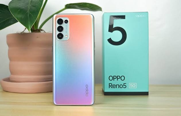 Harga OPPO Reno5 5G Terjun Bebas, Layar AMOLED dengan Chipset Kelas Menengah Atas