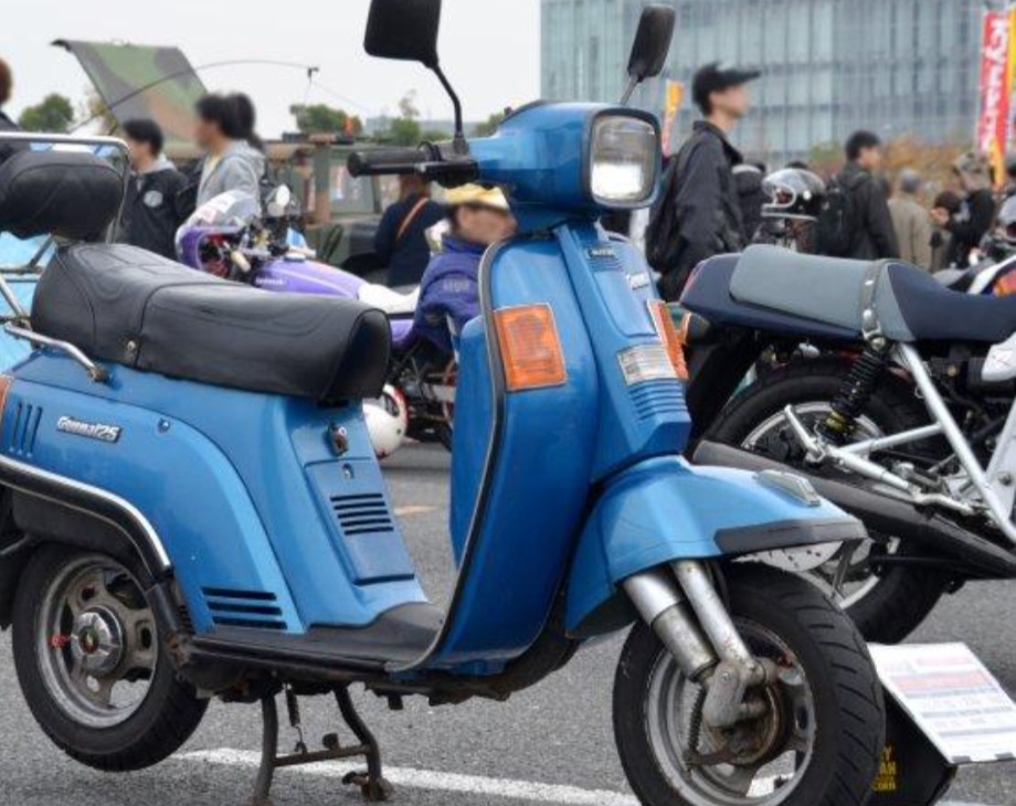 Suzuki Gemma 125 : Skutik Retro Dibekali Mesin 50 cc