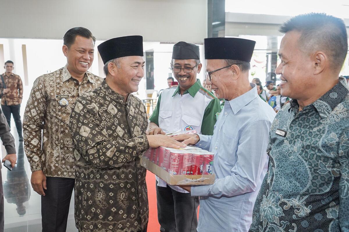 Perangkat Pemerintahan di Kecamatan Sekayu Dapat Bingkisan Lebaran