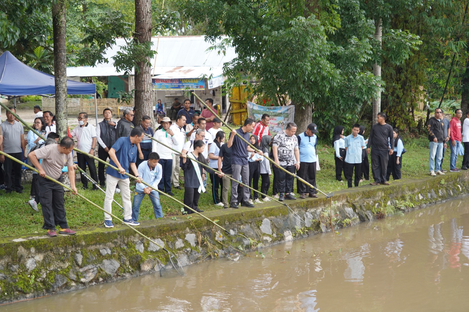 Gen Z di OKI Ambil Peran, Bersih-Bersih Sungai Demi Lingkungan Lestari