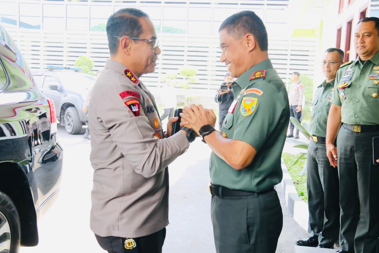 Dua Rekan Seangkatan Saling Bertemu, Sepakat Kuatkan Sinergitas TNI Polri