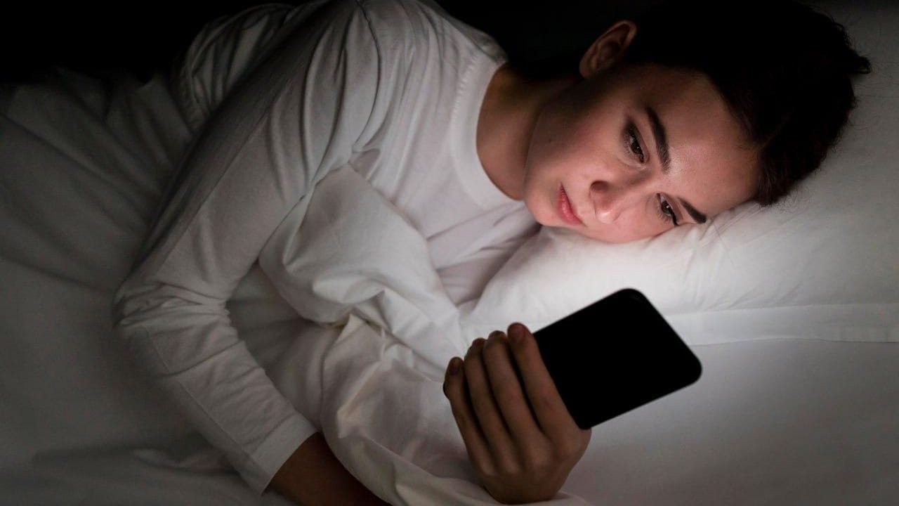 5 Dampak Buruk Sleep Call, Remaja Bucin Wajib Tahu