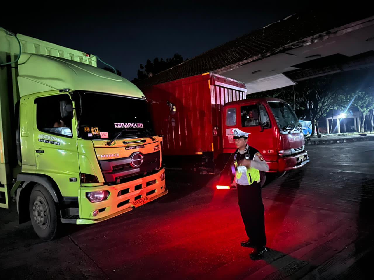 Polrestabes Palembang Perketat Penyekatan Truk ODOL di Km 12, 80 Kendaraan Terjaring