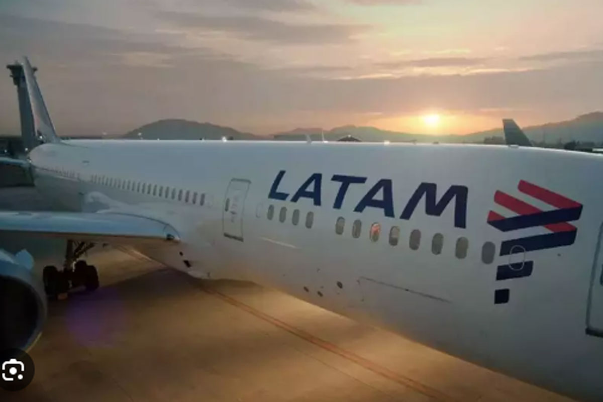 Tanpa Sebab, Maskapai LATAM Airlines Terjun Bebas, Penumpang Beterbangan