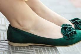 5 Tips Mencuci dan Merawat Sepatu Bahan Beludru agar Tetap Awet