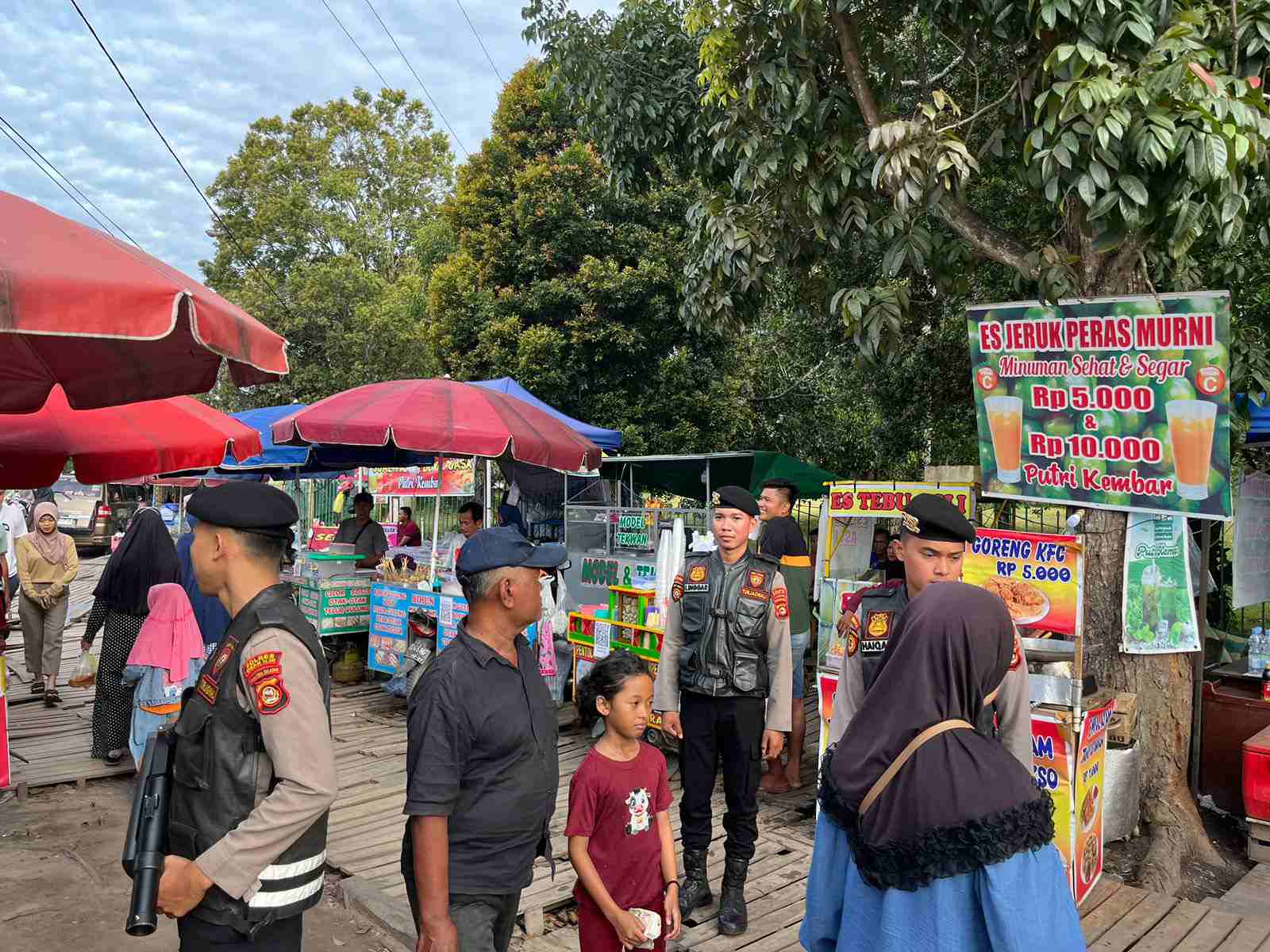 Polres Ogan Ilir Rutin Laksanakan Pengamanan Pasar Bedug, Antisipasi Gangguan Keamanan di Bulan  Ramadan