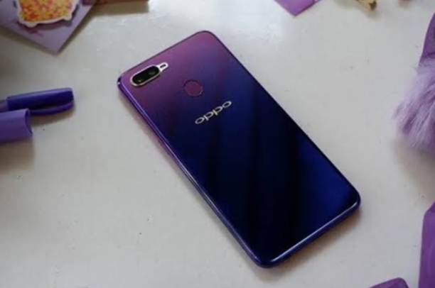 Gunakan Fitur VOOC Flash Charge dan Diklaim Cukup 5 Menit Pengecasan, ini Harga Terbaru OPPO F9