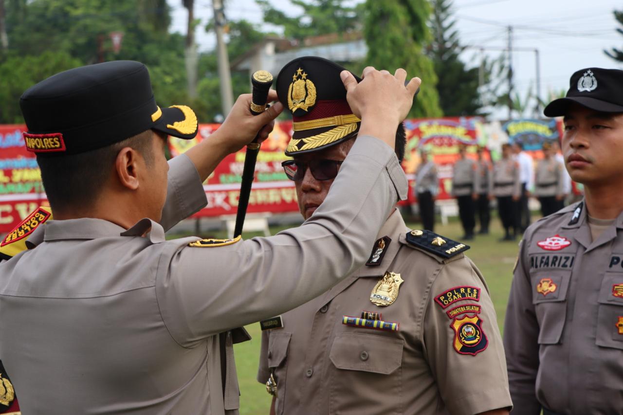 Kapolres Ogan Ilir Pimpin Upacara Kenaikan Pangkat Penghargaan